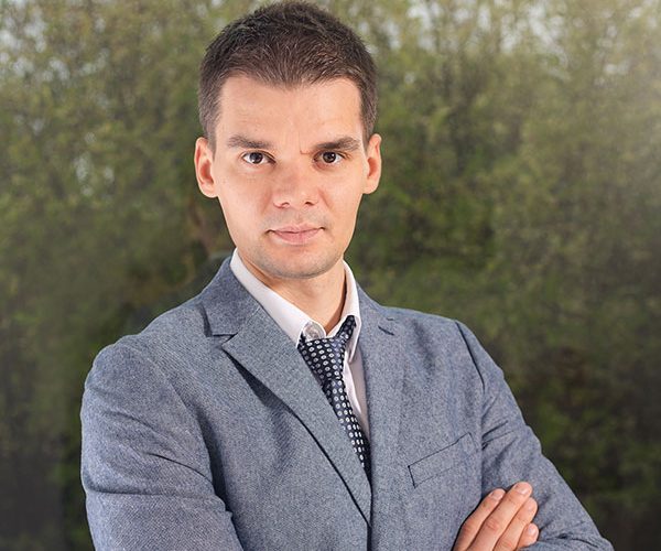 Vali Tofan, Associate Sales Consultant 102 The Address